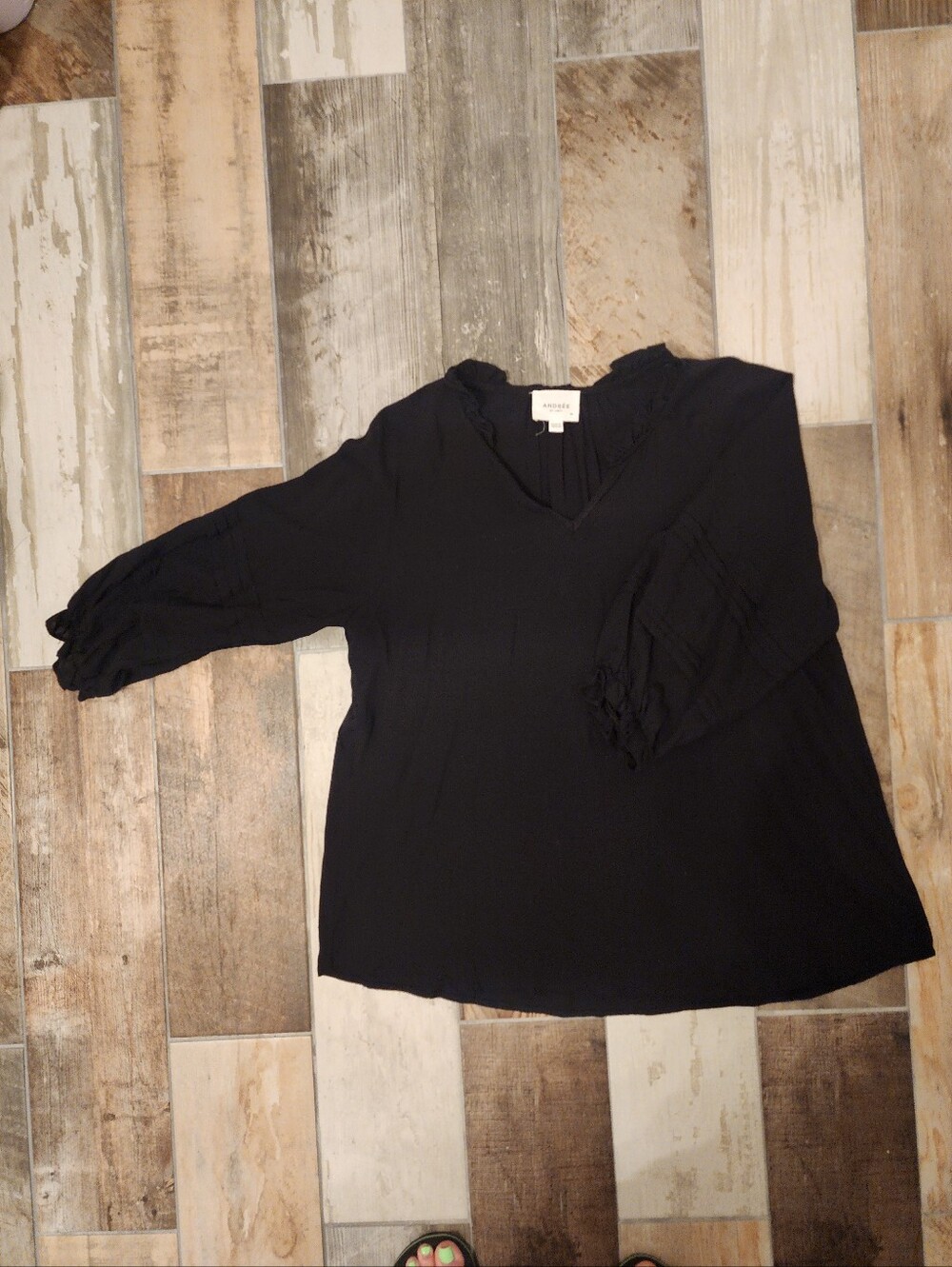 ANDREE BY UNIT Black V-Neck Puff Sleeve Tunic
